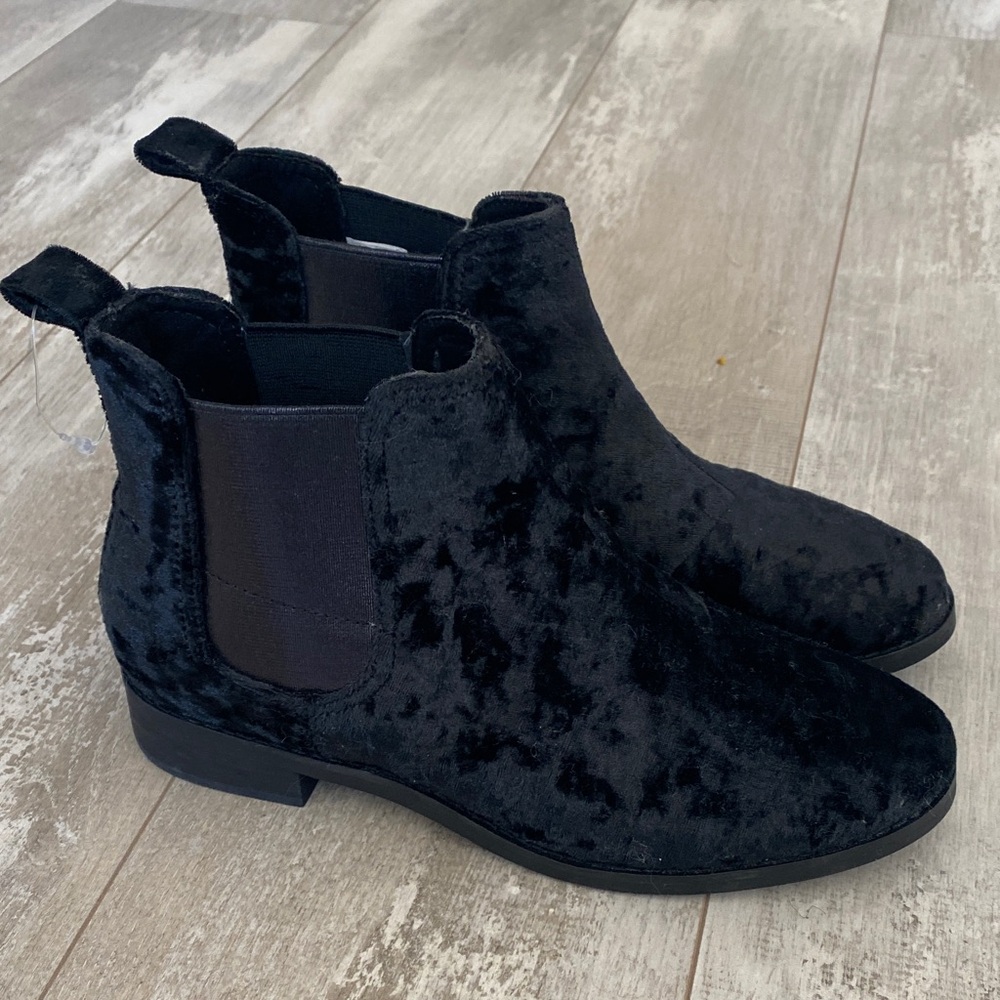 Toms Kids Black Velvet Boots size 5